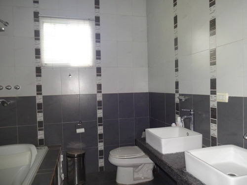 Imagen 13 de 16 de Vendo Casa 210mts2 5h/3b/3pe Club De Campo 7024
