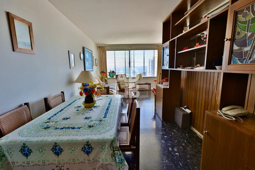 Apto De 2 Dormitorios Y 2 Baños En Edificio Apolo. Piso Alto Y Vista Despejada A Playa Mansa.