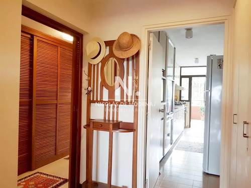 Departamento En Venta De 2 Dormitorios Y Medio Frente Al Mar , Playa Brava