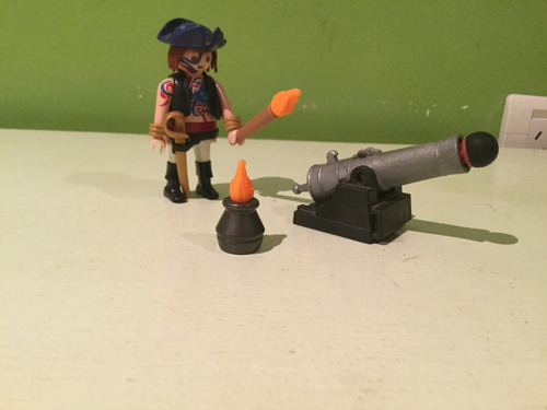Imagen 1 de 1 de Pirata Con Cañón De Playmobil Con Sus Accesorios