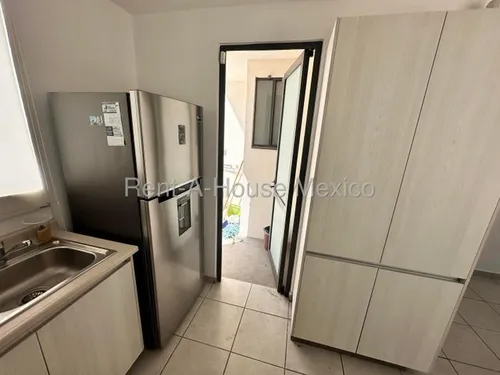 Venta - Casa En Esquina Con 3 Recámaras Y Terreno Excedente, El Mirador | Rahqro