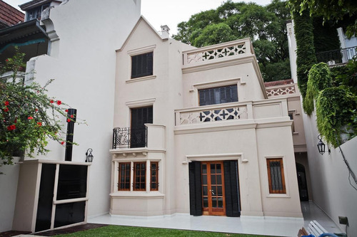 Imagen 12 de 29 de Casa Estilo Tudor En Alquiler - Belgrano R. Impecable Estado.
