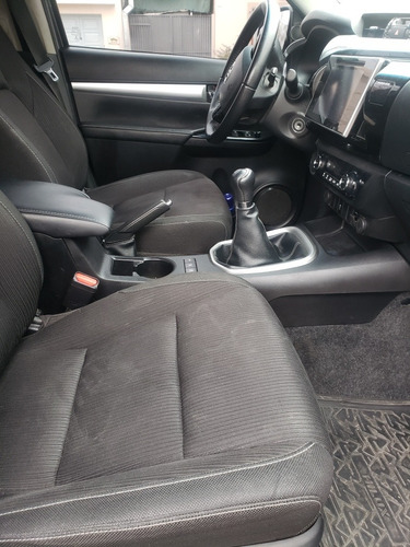 Imagen 15 de 16 de Toyota Hilux 2020 2.8 Cd Srv 177cv 4x2