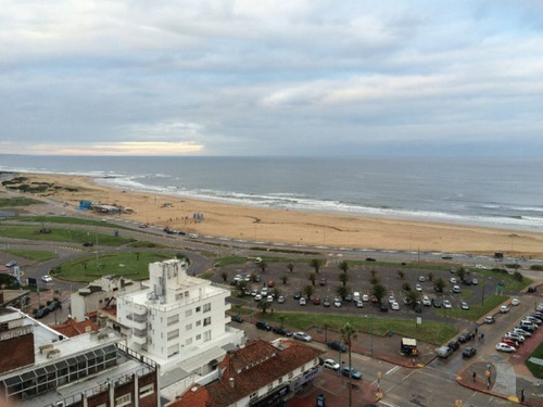 Venta De Apartamento 3 Dormitorios En Península
