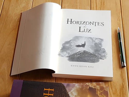 Horizontes De Luz - Kwen Khan Khu