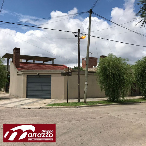 Casa En Venta En Isidro Casanova