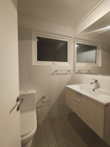 Arriendo Espléndida Casa En Condominio 3d/2b/3e, Limache.