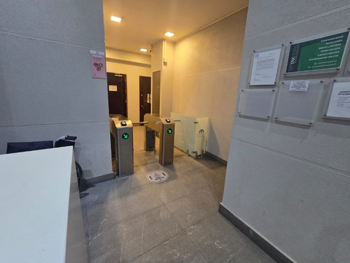 Oficina Semi Amoblada De 21 Mtrs2 Privado, Recepción Baño P9