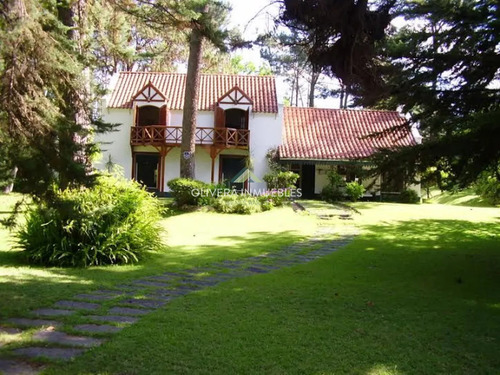 Casa Hermosa Con Amplio Terreno En La Zona De La Mansa
