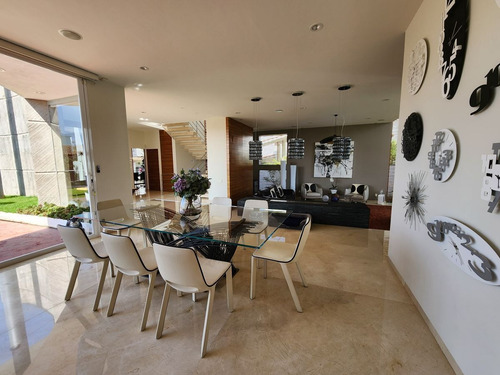 Imagen 10 de 18 de Moderna Casa En Condominio En Las Aguilas