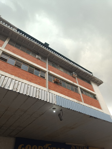 Los Ruices Alquiler Planta Industrial 960 M2 Excelente Ubicacion, Con Montacarga Y Ascensor