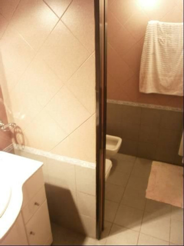 Chalet 4 Amb., 3 Plantas Y De Gran Solidez Constructiva