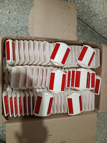 Tachas Reflectivas De Vialidad (ojitos De Gato)