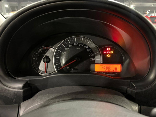 Imagem 12 de 12 de Nissan Versa 1.0 12v Flex V-drive Manual