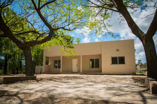 Casa En Venta - 2 Dormitorios 1 Baño - 1.144mts2 - Posadas De Los Lagos, Coronel Brandsen