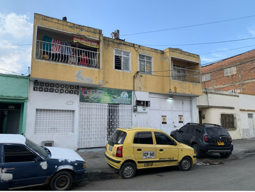 Se Vende Casa Con Dos Bodegas Mas Mezanine, Más Dos Apartamentos Más Terraza