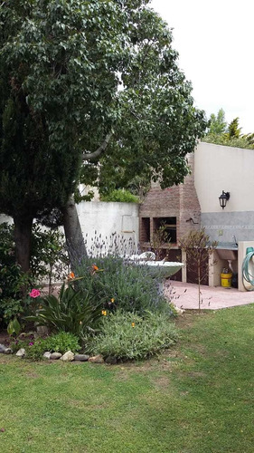 Imagen 1 de 14 de Casa De 3 Ambientes, Parrilla Cable, Internet Y Gas Natural.