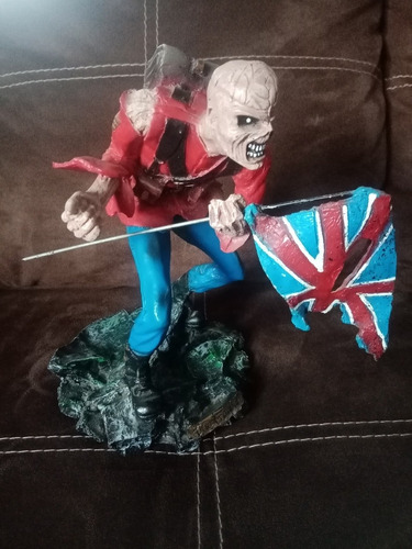 Figura De Eddie Iron Maiden - The-trooper Resina Y Botella (Usado)