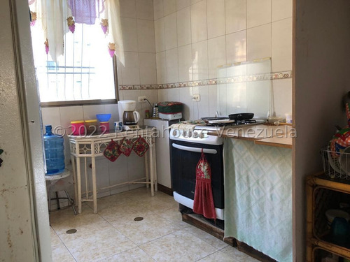 Apartamento En Venta En San Jose De Tarbes Valencia Carabobo 23-17077, Eloisa Mejia