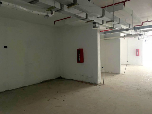 Arriendo Local Comercial De 154m2 En Subt., Metro Santa Ana
