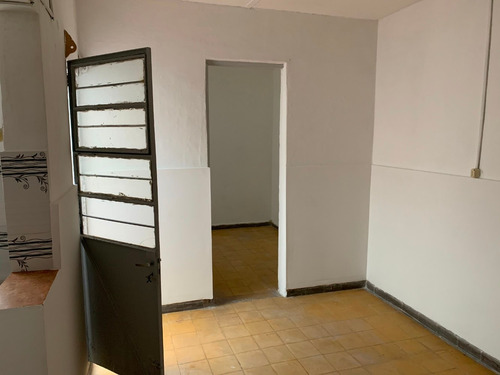 Apartamento Alquiler 2 Dormitorios Con Patio Sin G.c Ideal