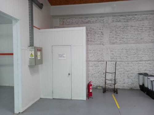 Vendo Propiedad Industrial (84483)