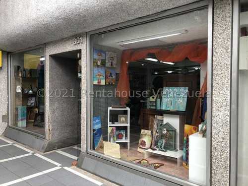 Vendo Local Comercial Santa Paula !!! Bien Ubicado Dentro Del Centro Comercial De La Zona Con Buen Tránsito E Impecable Mantenimiento...!!!!