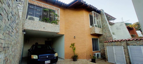 En Venta Townhouse En El Trigal Norte Las Clavellinas 