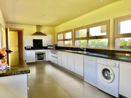 Imagen 21 de 30 de Casa En Venta Playa Mansa Frente Al Mar Cuatro Dormitorios - Punta Del Este Mansa