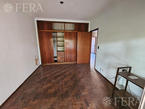 Venta De Casa De 4 Ambientes Con Cochera Y Quincho En Piñeyro