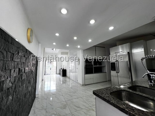 Ana Karina Molleja Vende Hermosa Y Amplia Casa En Trinitrias Zona Este Barquisimeto, Lara /akm