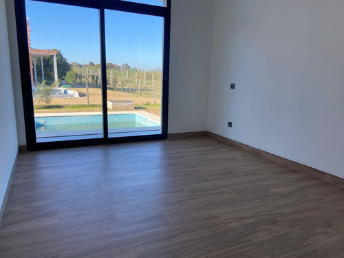 Casa En Venta 3 Dormitorios Barrio San Ramiro - Pilar Del Este
