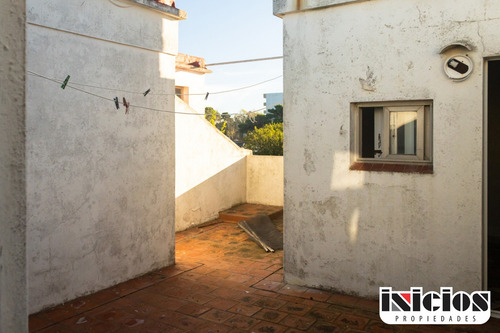 Tríplex Mar De Ajó: Yrigoyen Nº 555, Entre Blanco Encalada Y Sacconi - C559
