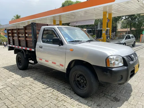 Nissan Np300 Frontier 2.4 Estacas 2013