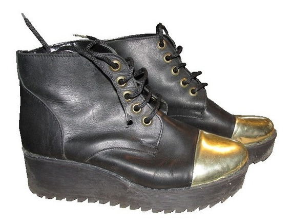 botas nike negras y doradas