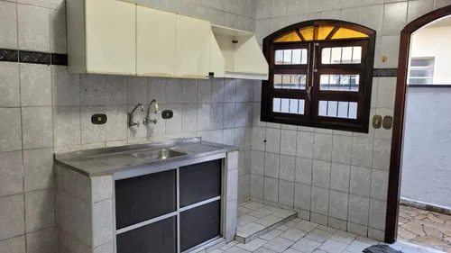 Vendo Casa Térrea Na Vila Das Graças Taubaté, Ótima Localização, 2 Quartos E 2 Vagas De Garagem Coberta, A 10 Minutos Do Centro A Pé.
