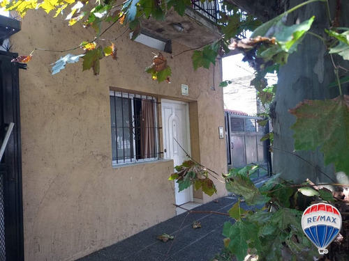 Casa Con Departamento En Venta Quilmes