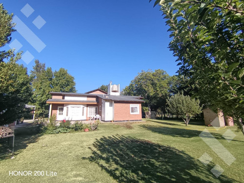 En Venta, Casa De 3 Dormitorios, B° Jardines De Hilmar, Plottier.