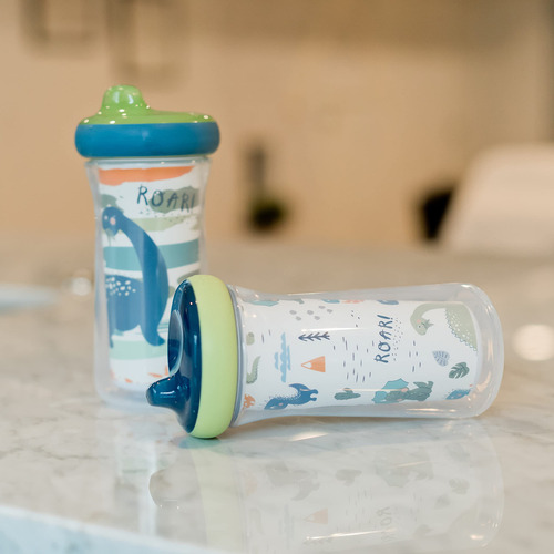 The First Years Tazas Aisladas De Dinosaurio Para Niños, Aptas Para Lavaplatos, A Prueba De Derrames, A Partir De 12 Meses, 9 Onzas, 2 Unidades