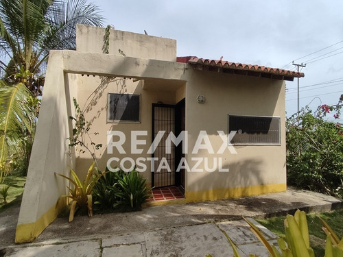 En Venta Terreno De 2.593.70 Mt2 Con Bienhechuria Al Estio Camprestre.