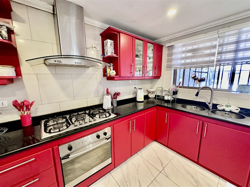 Casa En Venta De 3 Dorm. En Macul