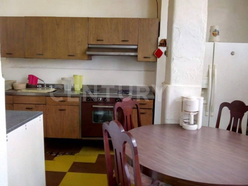 Imagen 7 de 18 de Casa En Condo. En Venta Con Excelente Metraje De Terreno, No Comparte Muros.