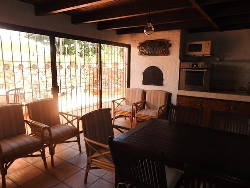 Alquiler Casa Verano 2023/24,cómoda Con 4 Dormitorios, Vista Al Mar, Gran Barbacoa Y Piscina Climatizada!!