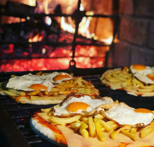 Servicio De Pizzas,calzone Y Chivito A La Parrilla Che Pizza