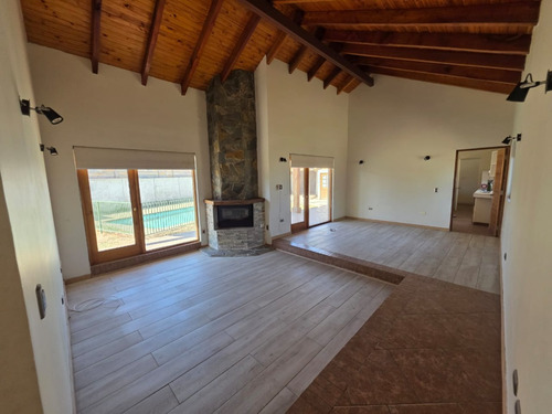En Venta Casa En Rinconada De Los Andes Estilo Chilena 4h 3b