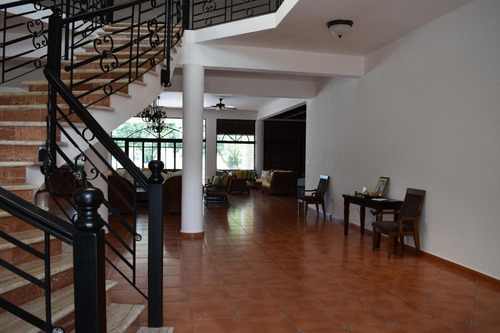 Villa En Metro Club