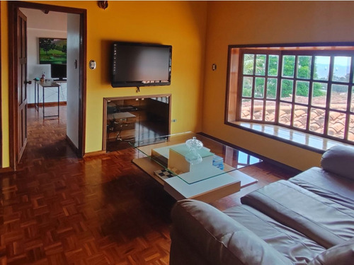 Casa En Venta En La Lagunita Con JardÃn En Calle Cerrada