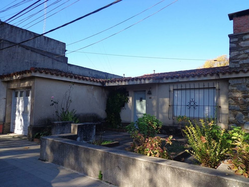 Casa - Amplio Patio Y Garage - Zorrilla De San Martín