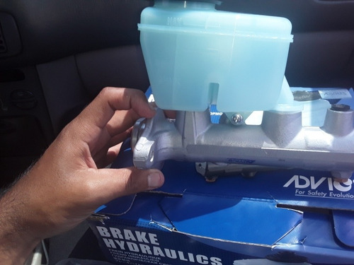 Bomba De Freno 2 Huecos Toyota Prado Original Aisin