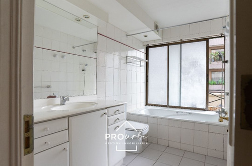 Departamento En Venta De 4 Dorm/190 M2/sector Golf/esc.milit